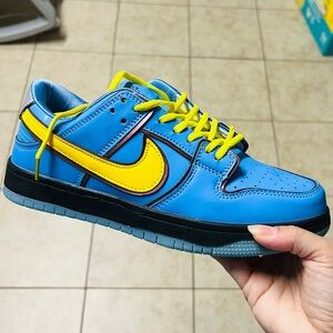 Nike Sneakers in Blue and Yellow